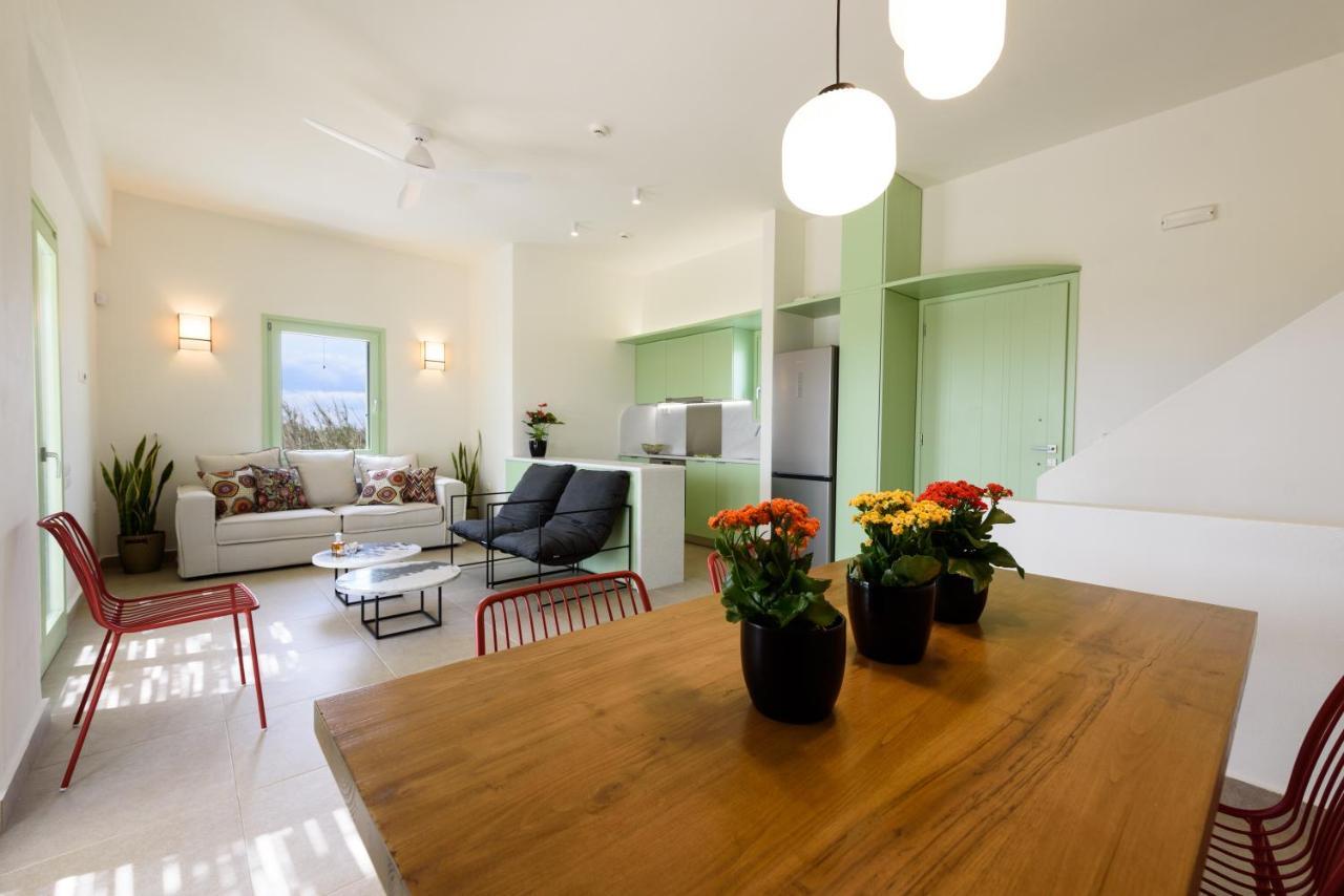 מיקרי ויגלה Plioni Villas & Suites מראה חיצוני תמונה